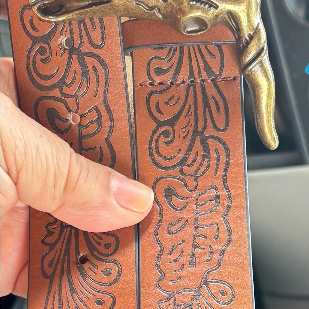 Western-style brown leather belt